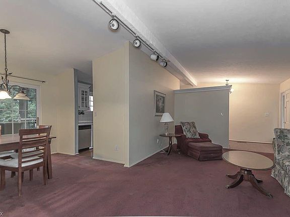 4th image of 6432 Curtiss Ct