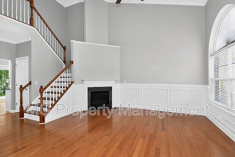 3 bed, 2.5 bath, 1550 sqft, $2,395 — Photo 2
