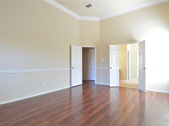 4th image of 300 Cadbury Dr