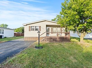 1045 Fernwood Dr, Lockport, NY 14094