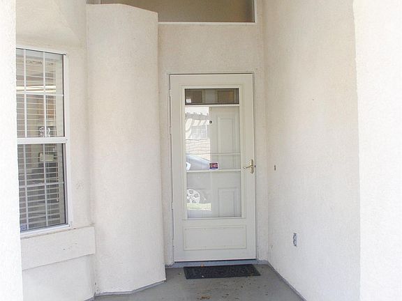 3rd image of 19201 Oak St