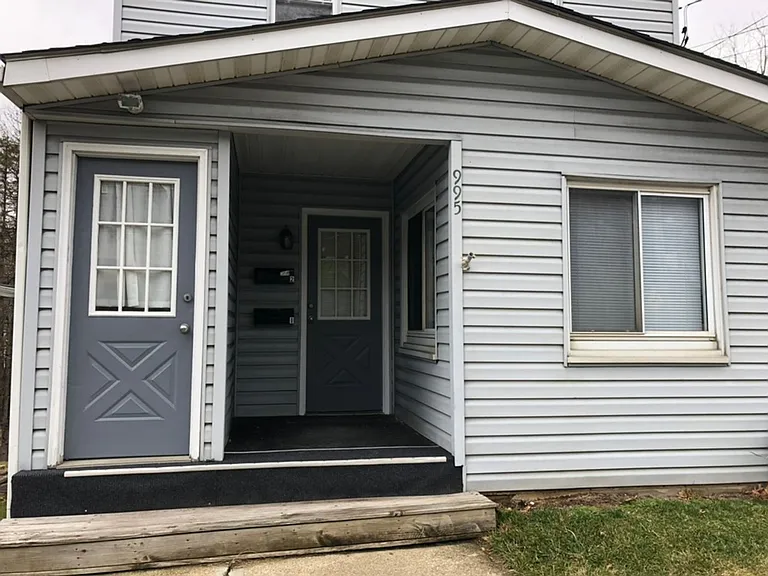995 E Maiden St — Photo 19