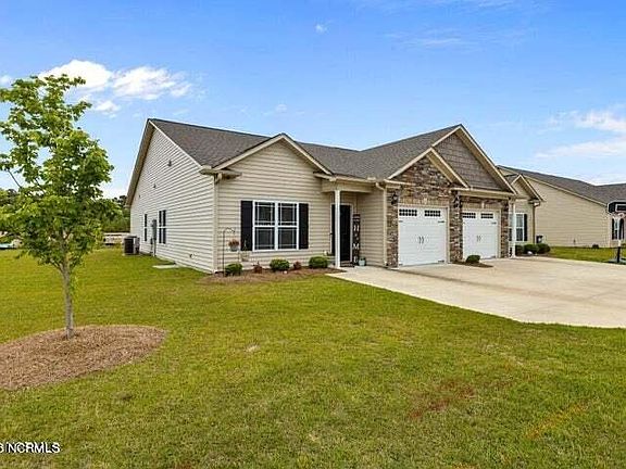 2nd image of 2302 Sweet Bay Dr #A
