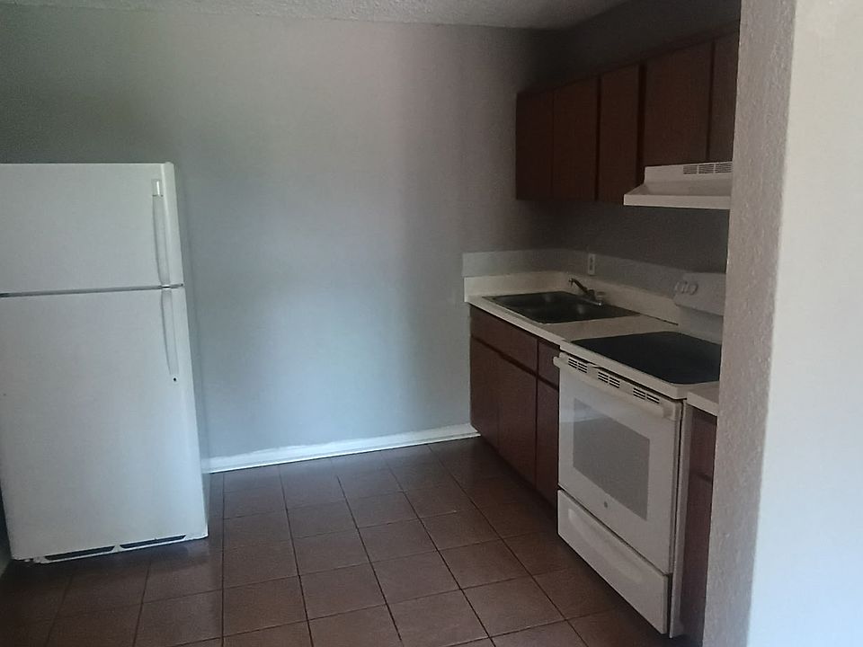1st image of 1029 Brady St APT 4