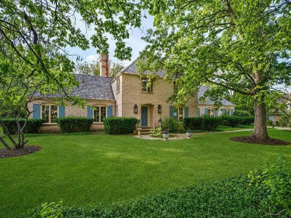 1340 Wood Hill Ln, Lake Forest, IL 60045