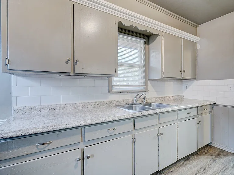 2845 Cambridge Ct — Photo 19