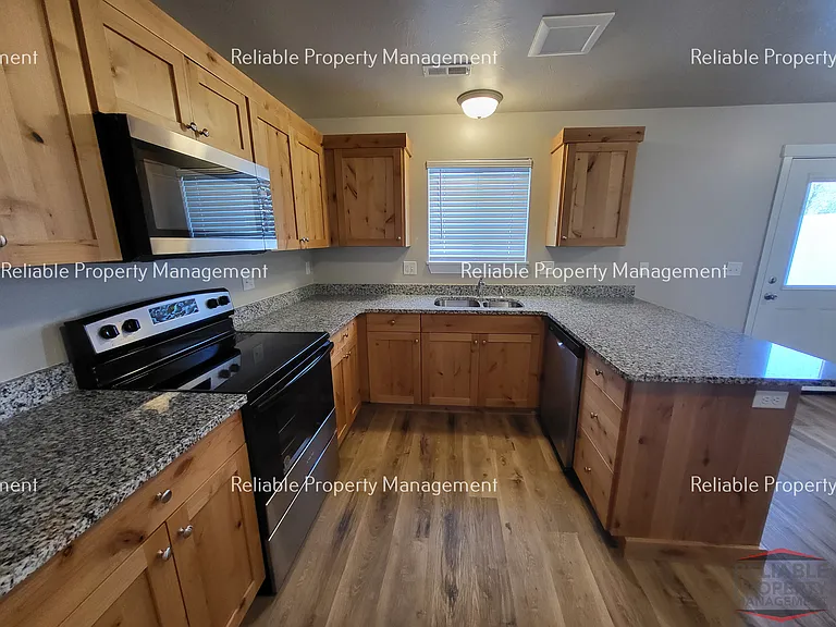 2015 Lawrence Ln #201 — Photo 4