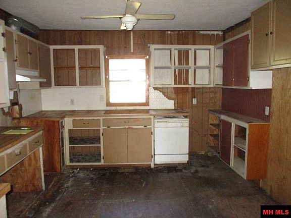 3rd image of 300 W 3rd St