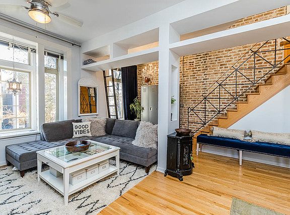 4th image of 1542 N Wood St APT 2F