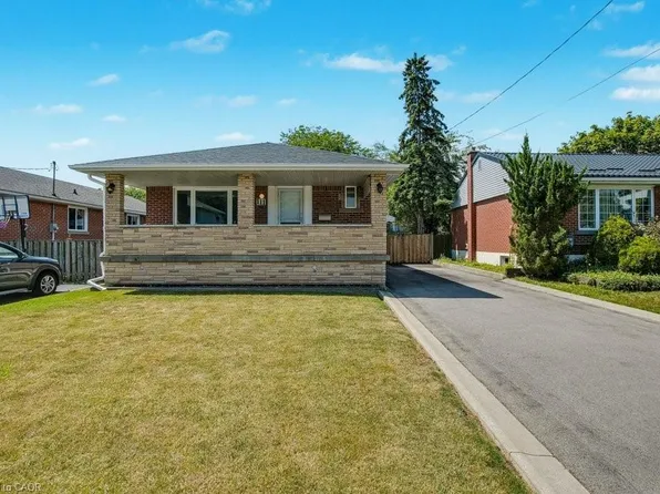 111 Castlefield Dr, Hamilton, ON L8T 3R1