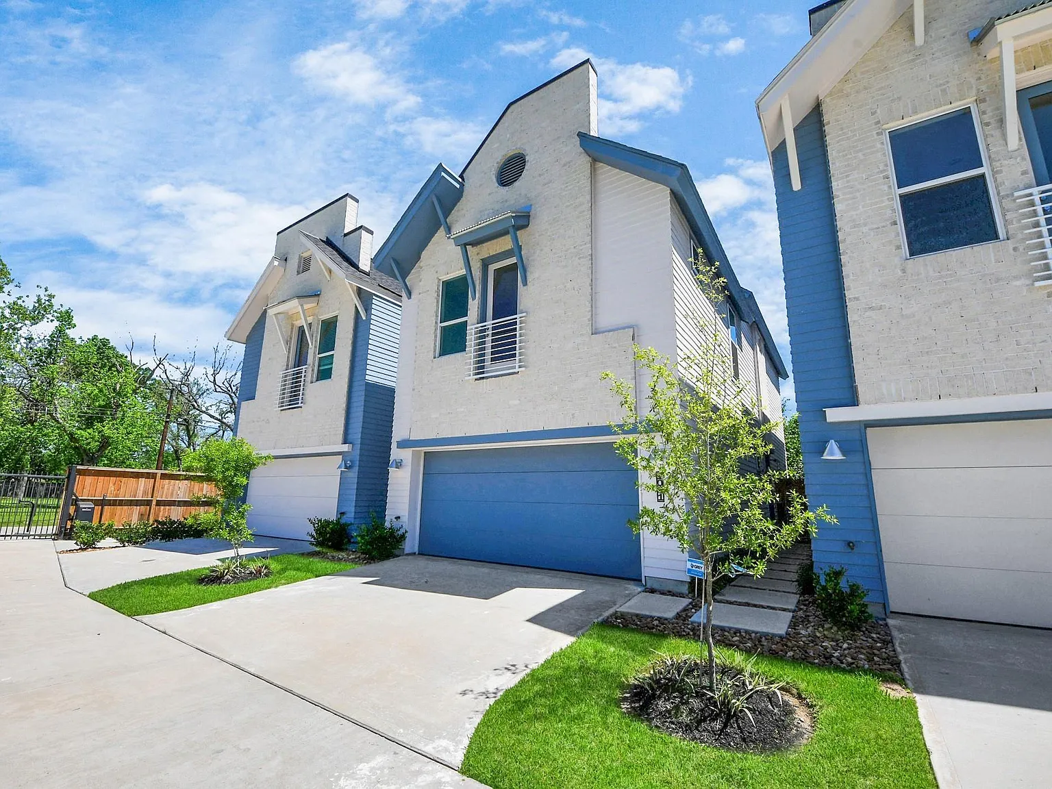 3 bed, 2.5 bath, 1667 sqft, $2,200 — Photo 3