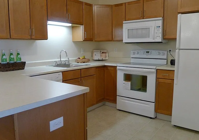 Reynolds Pointe Senior Apartments — Photo 16