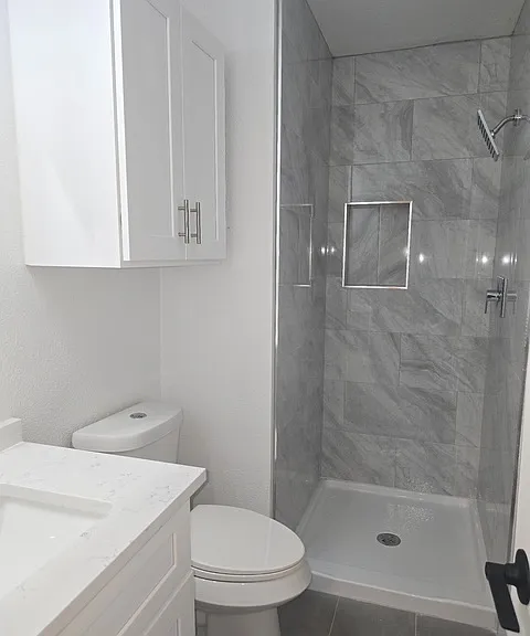 704 W 21st St #308 — Photo 17
