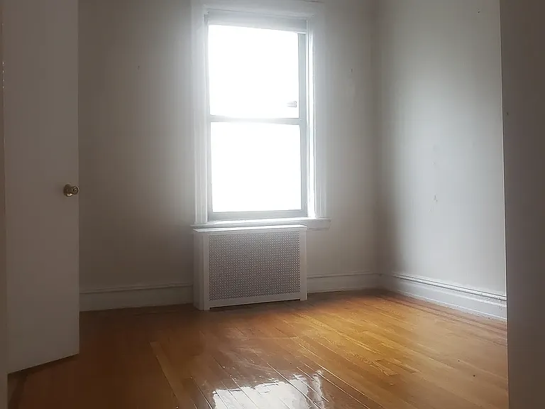 1200 Lexington Ave #4C — Photo 3