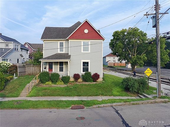 2nd image of 611 S Plum St