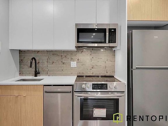 4th image of 173 Conselyea St #3D