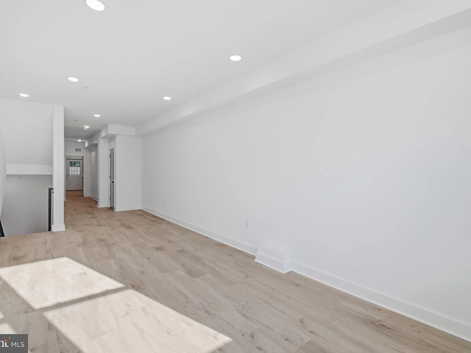3 bed, $1,900 — Photo 2