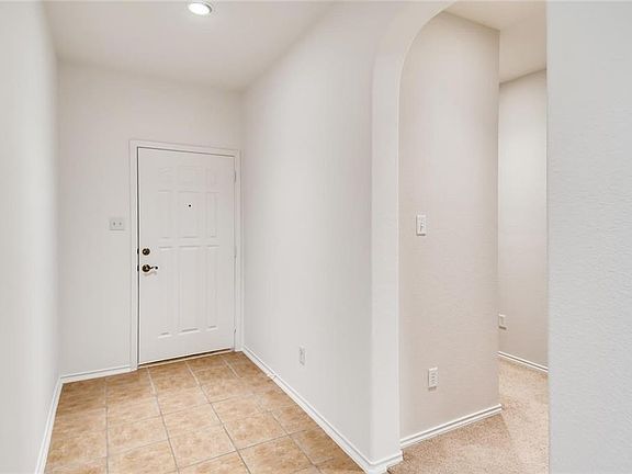 5th image of 820 Mahomet Dr