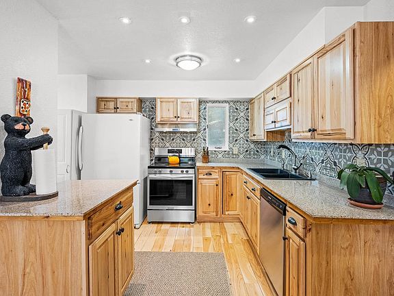 2nd image of 1083 Trianon Dr