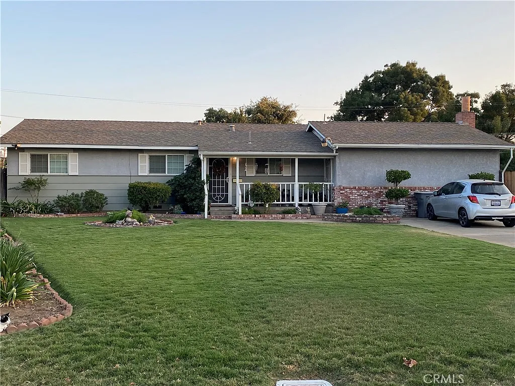 1444 Queens Cir photo 1