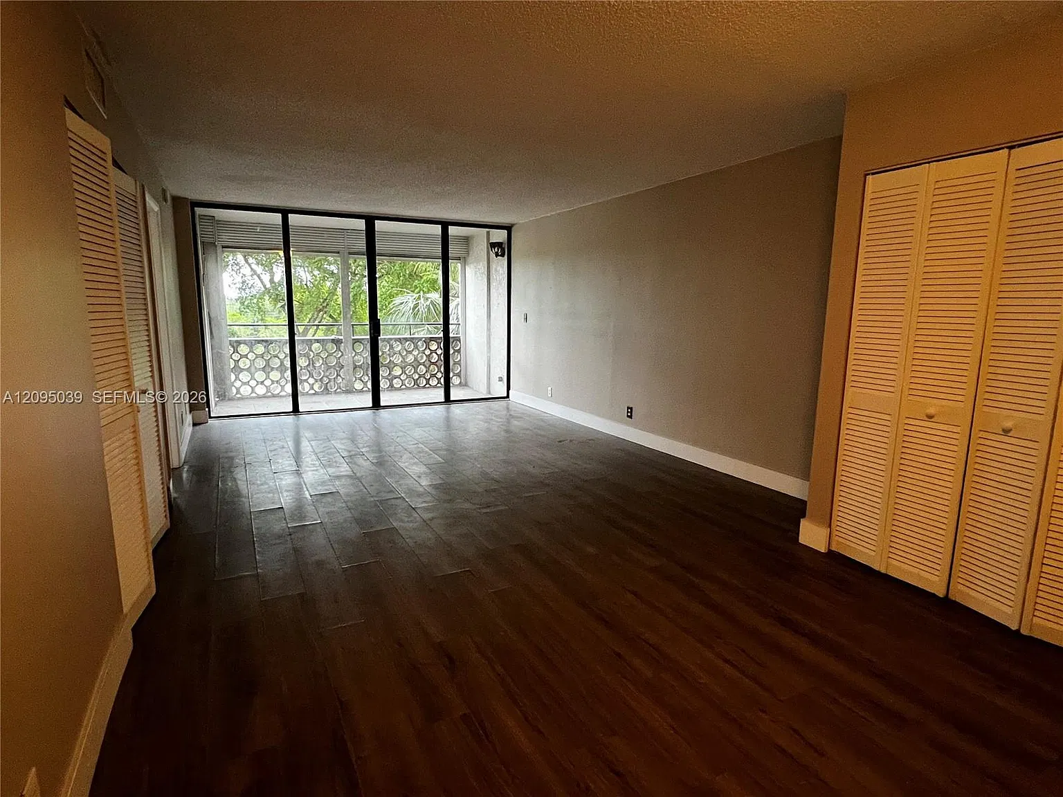 Inverrary Gardens Condo I — Photo 3
