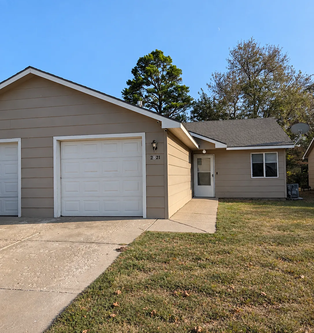 2 bed, 1000 sqft, $1,095 — Photo 1