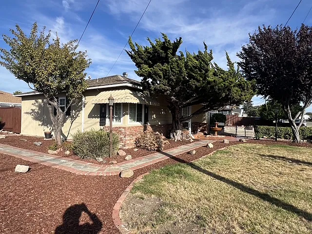 3 bed, 1300 sqft, $3,750 — Photo 3