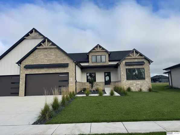 3620 Tree Line Dr, Lincoln, NE 68516