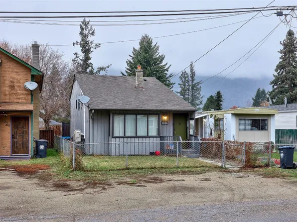1026 Hillside Ave, Chase, BC V0E 1M0