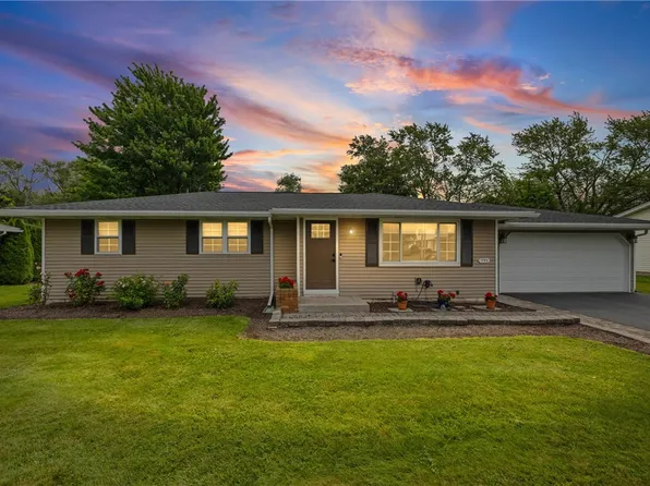 794 Flynn Rd, Rochester, NY 14612