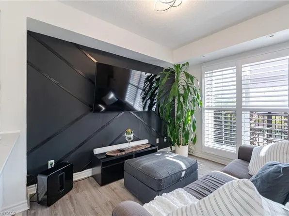 3031 Finch Ave W #2023, Toronto, ON M9M 0A3