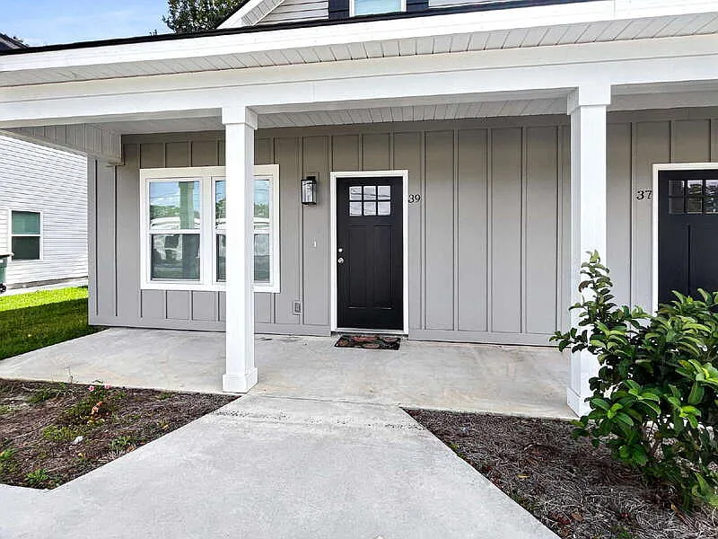 3 bed, 2.5 bath, 1600 sqft, $2,050 — Photo 2