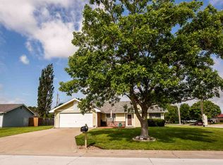 200 Knoxberry Dr, Manhattan, KS 66502
