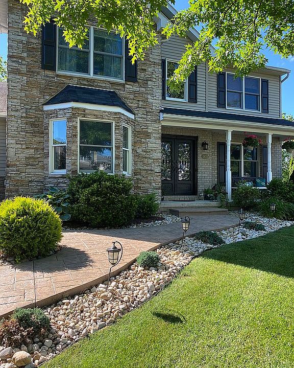 1st image of 2433 Blue Jay Dr