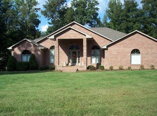 200 King Arthur Dr, Paris, TN 38242