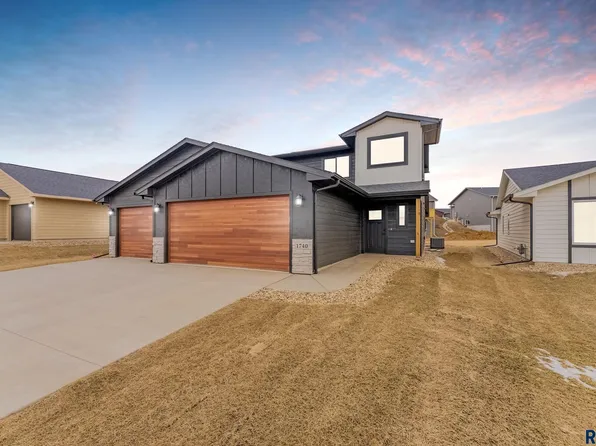 1740 N Hyssop Dr, Sioux Falls, SD 57110