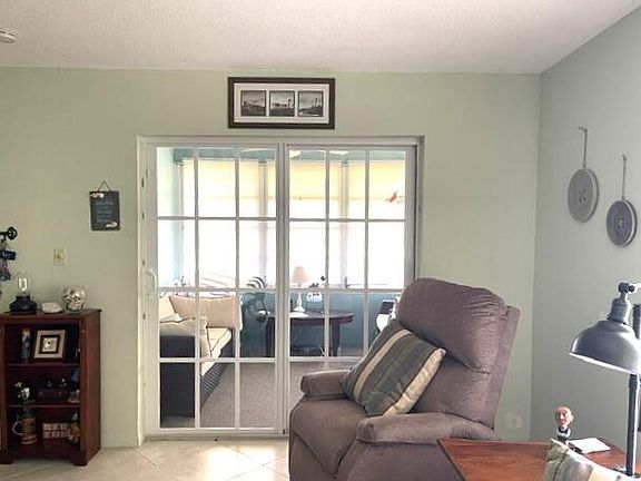 5th image of 237 HIGH POINT Court W #A