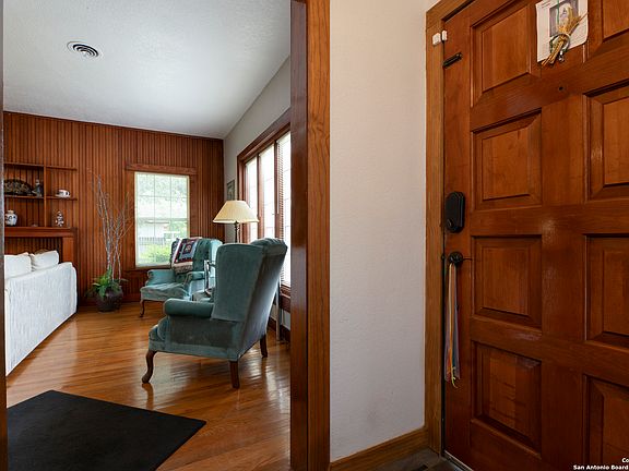 5th image of 726 WARE BLVD
