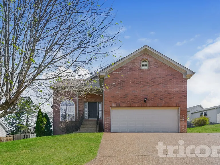 2315 Devonshire Dr — Photo 1