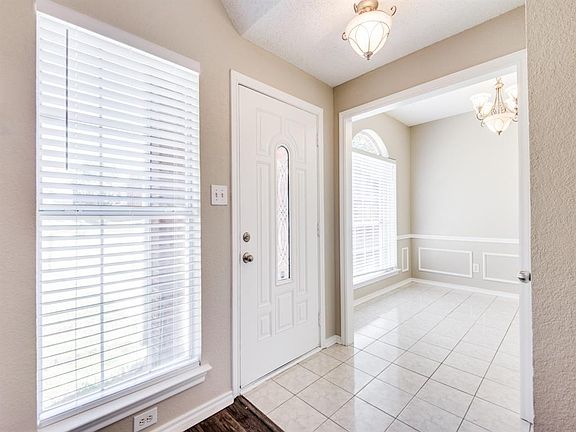 4th image of 1927 Meadowview Ct