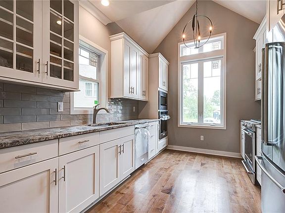 3rd image of 3312 Hickory Knoll Ln