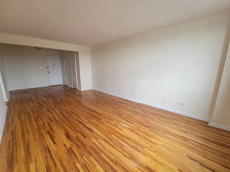 78-40 164th St #4W — Photo 3