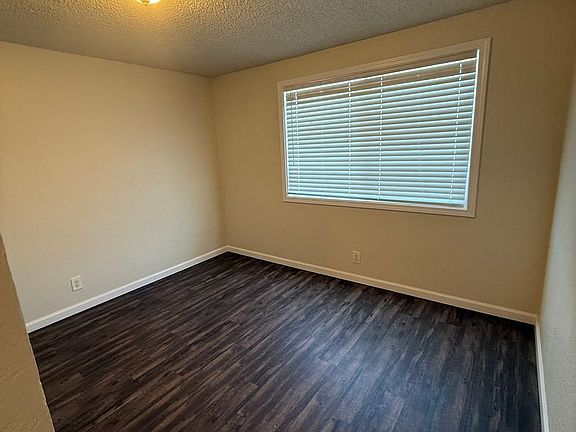 5th image of 130 Stanford Dr APT B