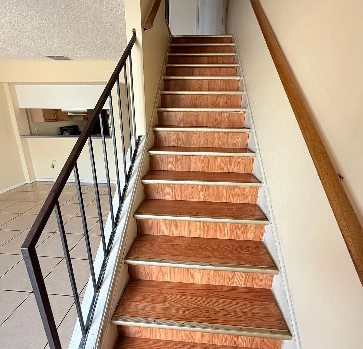 2 bed, 1.5 bath, 950 sqft, $1,300 — Photo 3