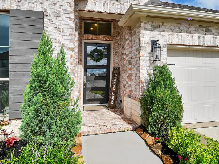 1711 Rustling Creek Dr — Photo 2