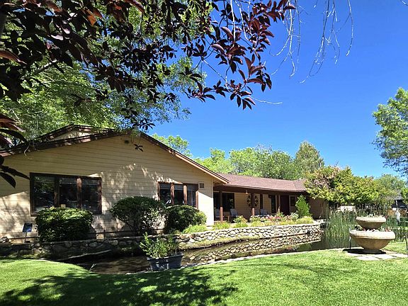 2nd image of 221 Mount Tom Rd
