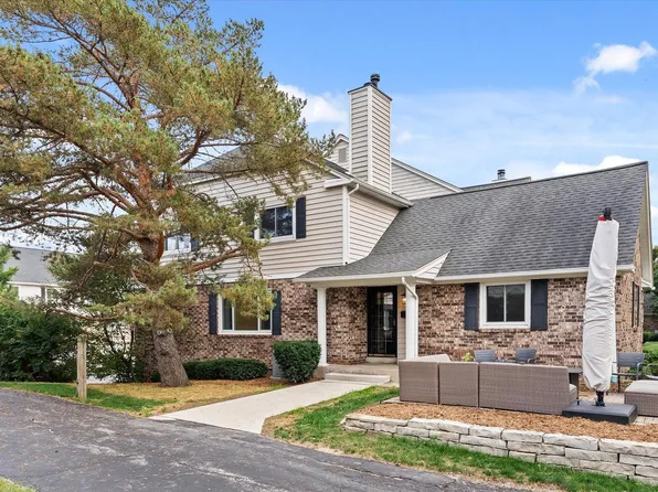 1118 Pilgrim PARKWAY, Elm Grove, WI 53122