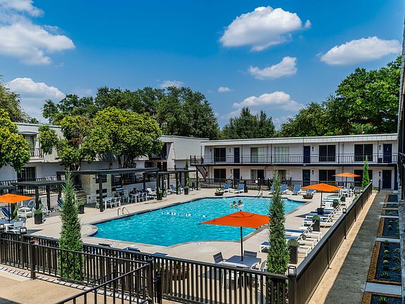 3rd image of 9401 Mixon Dr #1B-1Ba-650Sqft