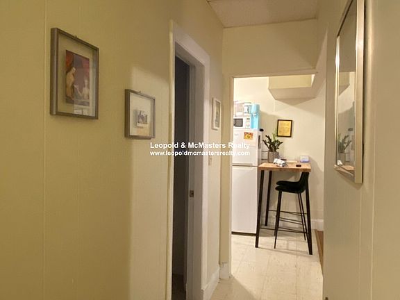 5th image of 236 Kelton St APT 6
