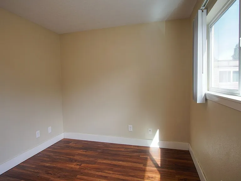 1625 SE Bidwell St #8 — Photo 12